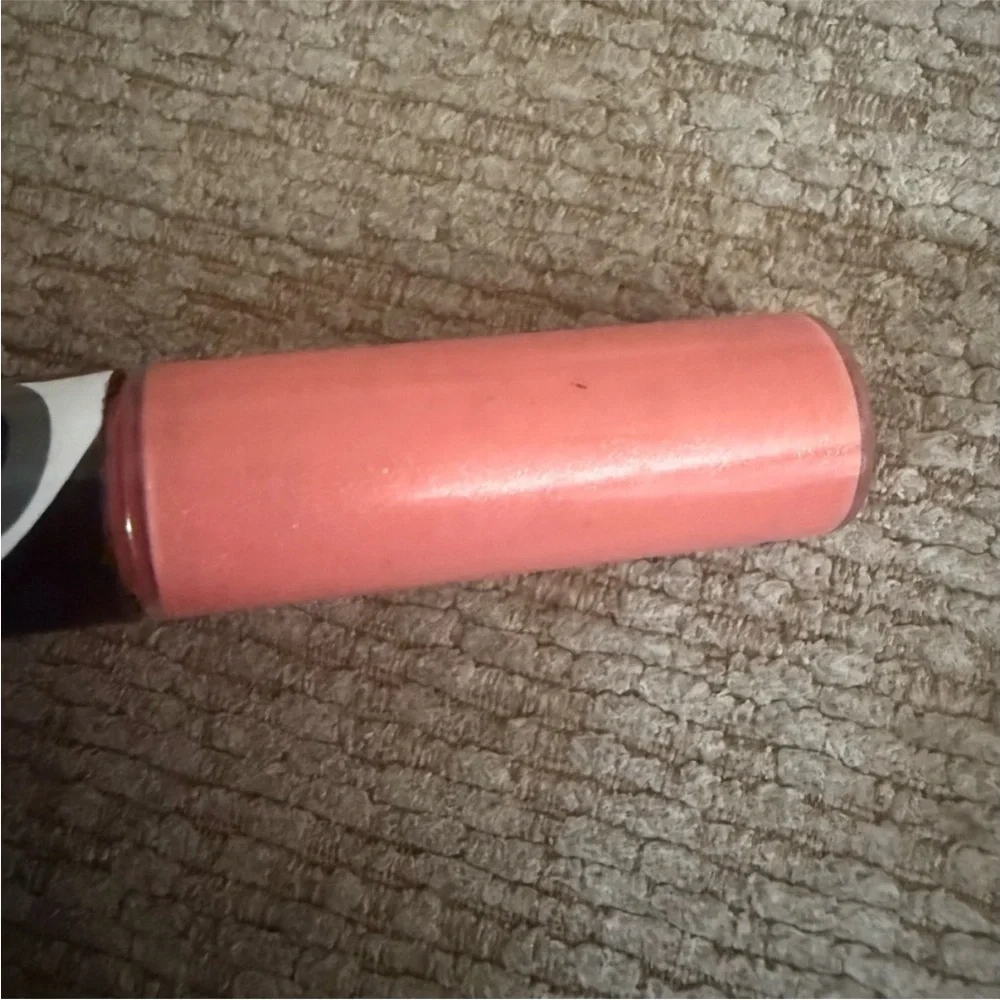 MAC Cosmetics Hello Kitty Lipgloss Color Mimmy